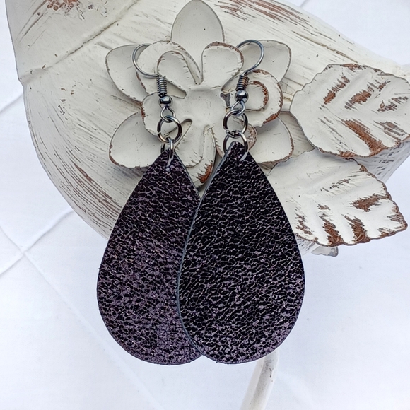 2 pair Fashion faux leather Earrings - Picture 8 of 10
